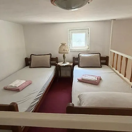 M Apartman *